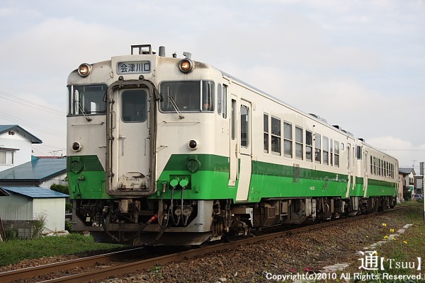40 562